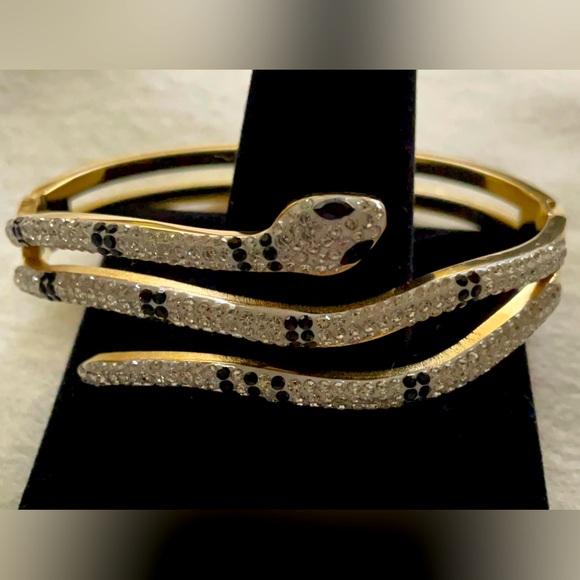 Beautiful Gold Tone Finish Snake Bangle, NWOT! - Picture 2 of 3